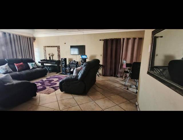 3 BEDROOM HOUSE FOR SALE IN ELANDSPOORT